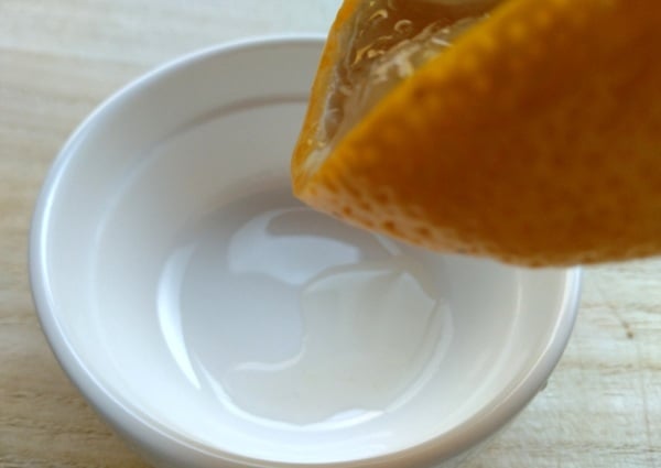 皮を下にして絞る