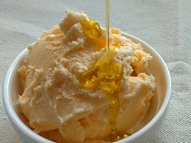 エキストラバージンオリーブオイルをかける