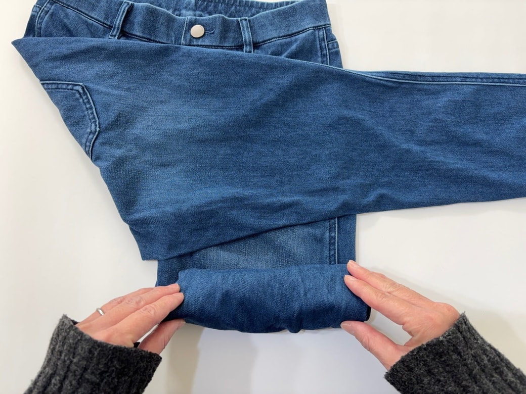 もう片方を裾から巻いていく