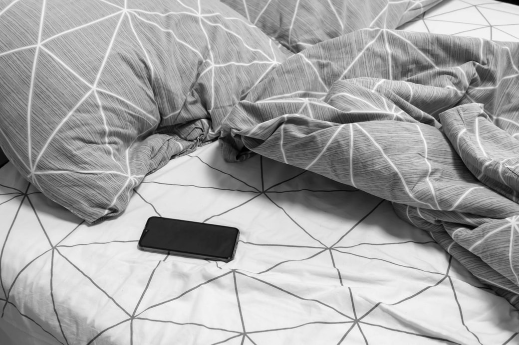 NG布団や枕の下に入れたまま寝てしまう