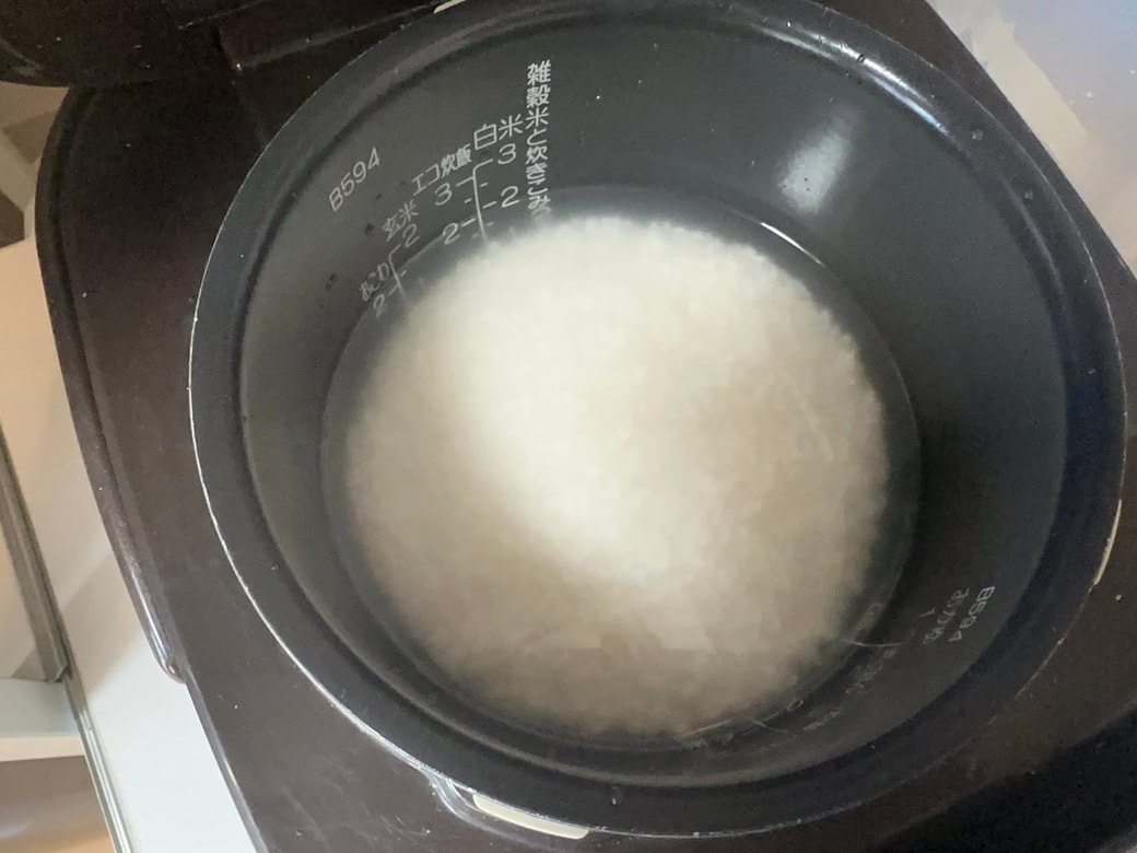 洗って炊飯します
