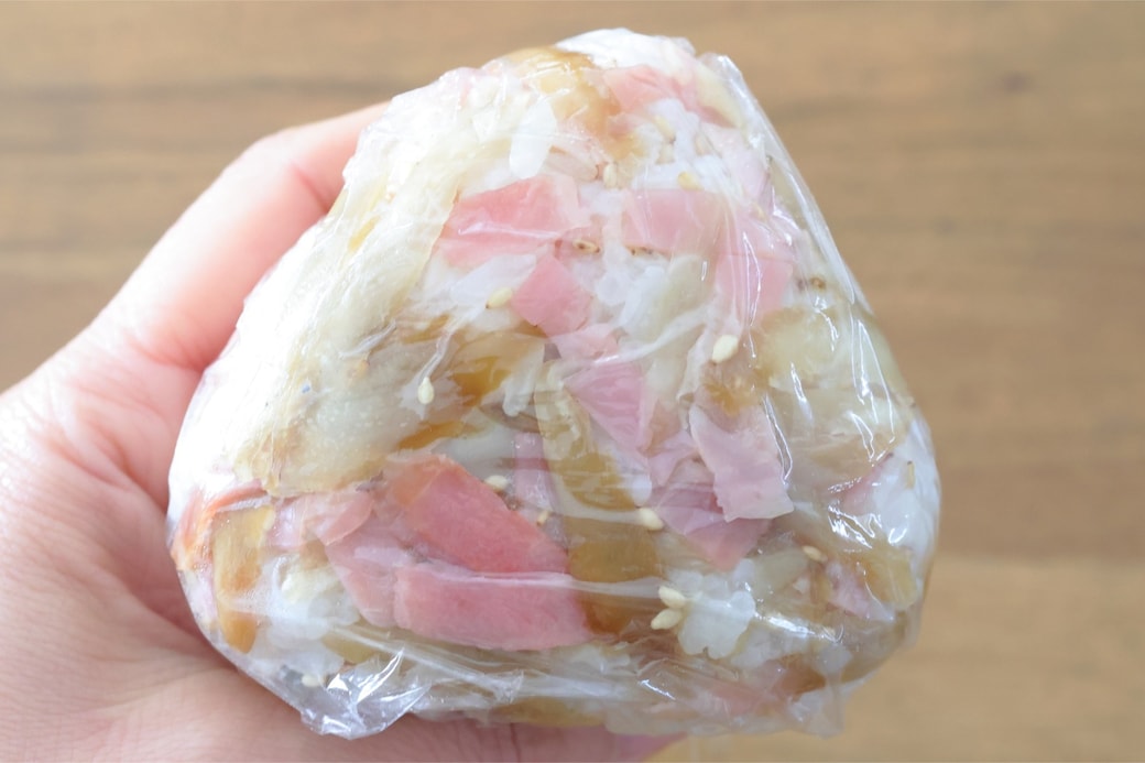 「ベーコンとごぼうのおにぎり」