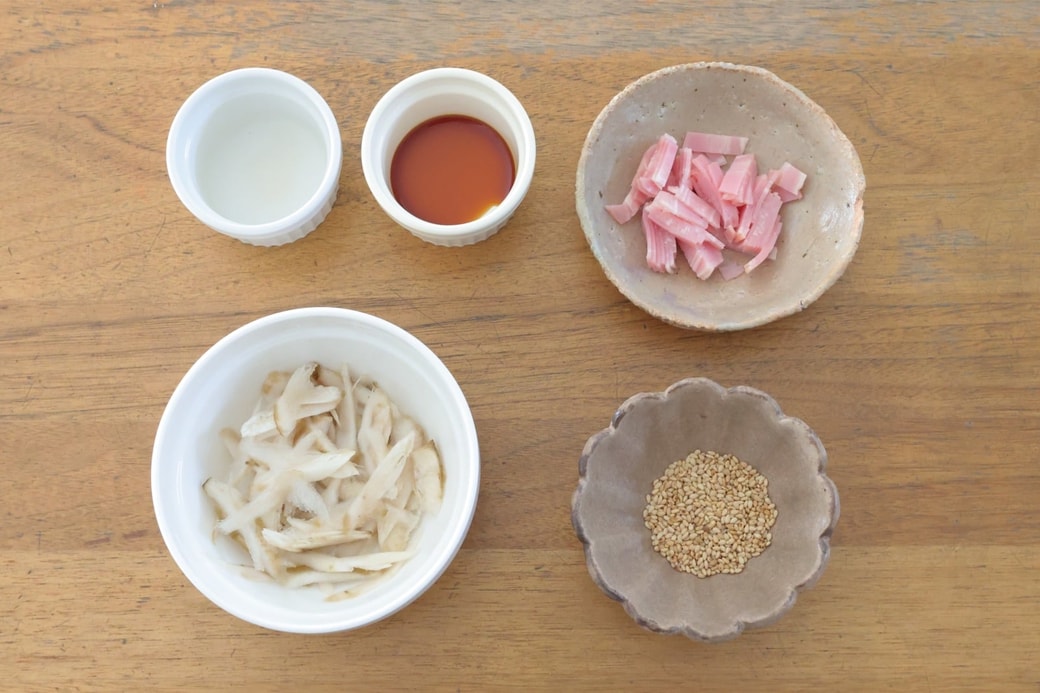 「ベーコンとごぼうのおにぎり」