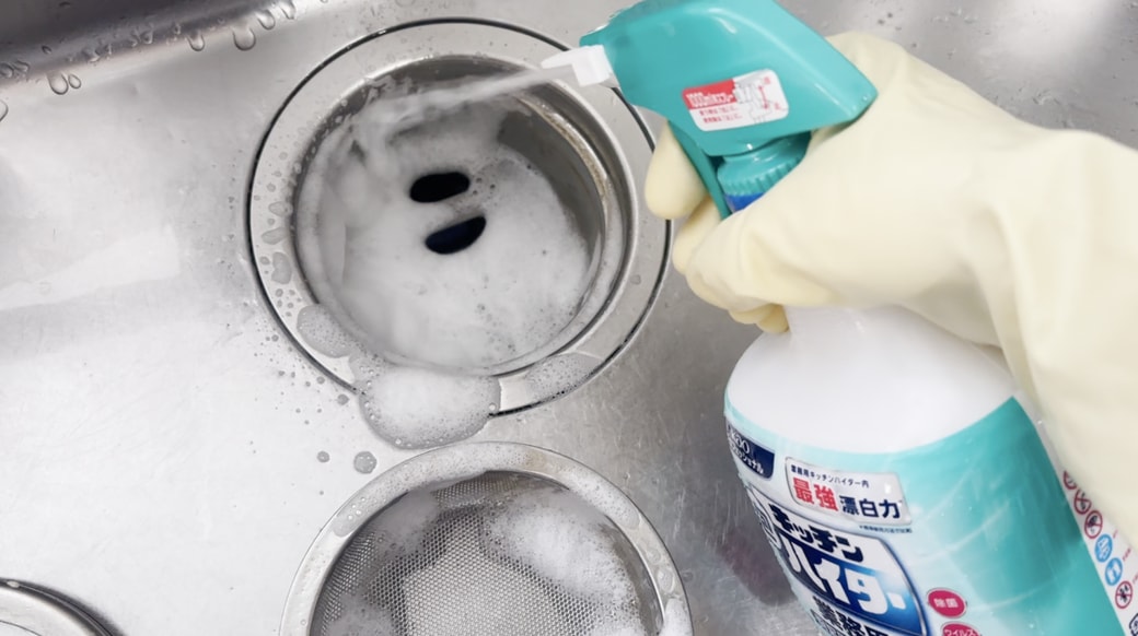 ゴミや汚れが残ったままハイターを吹きかける