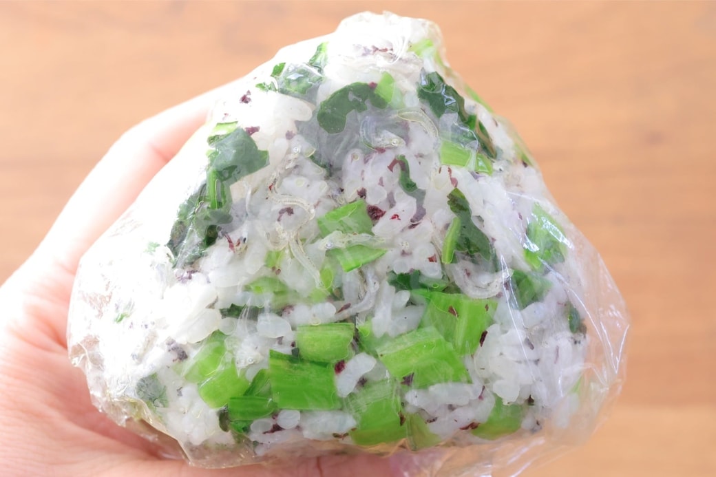 「ゆかりと小松菜とちりめんじゃこのおにぎり」