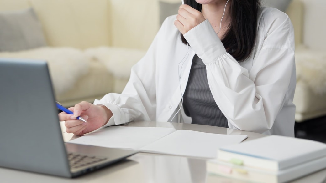 動画で勉強する人