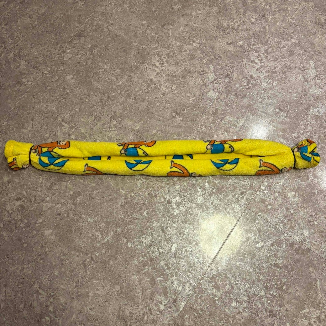 両端をヘアゴムで結んだところ