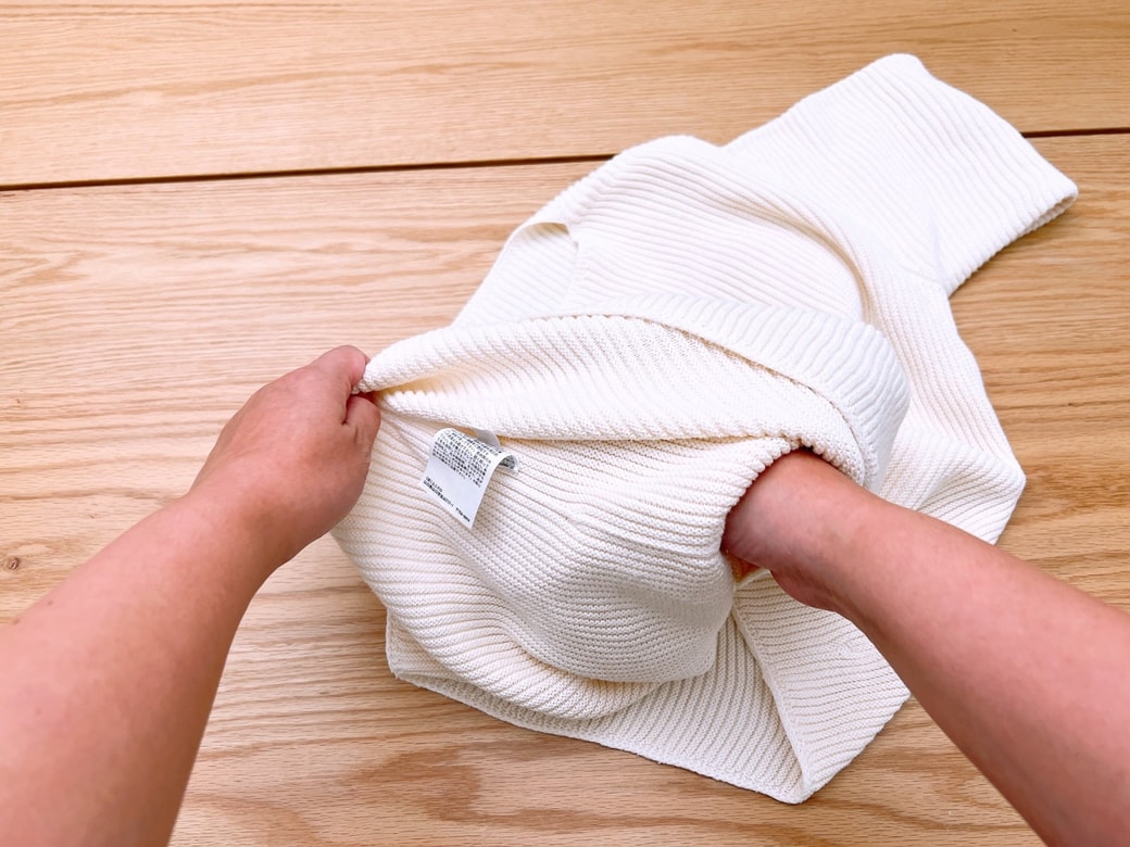 裏返して洗濯ネットに入れる