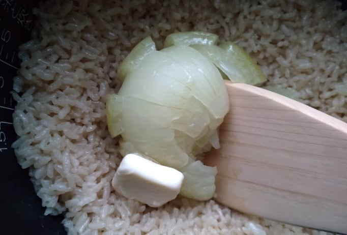 バターを加えて混ぜる