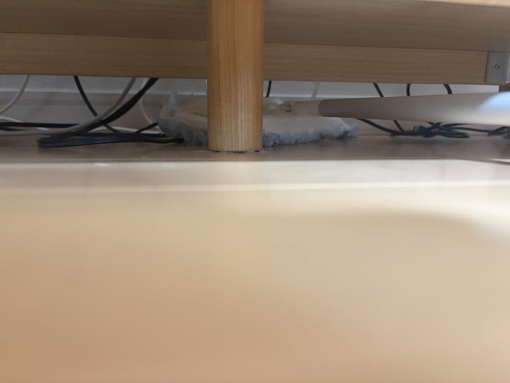 テレビ台の配線まわりもラクにきれいにできる