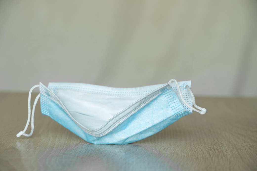 ①使用済みのマスク