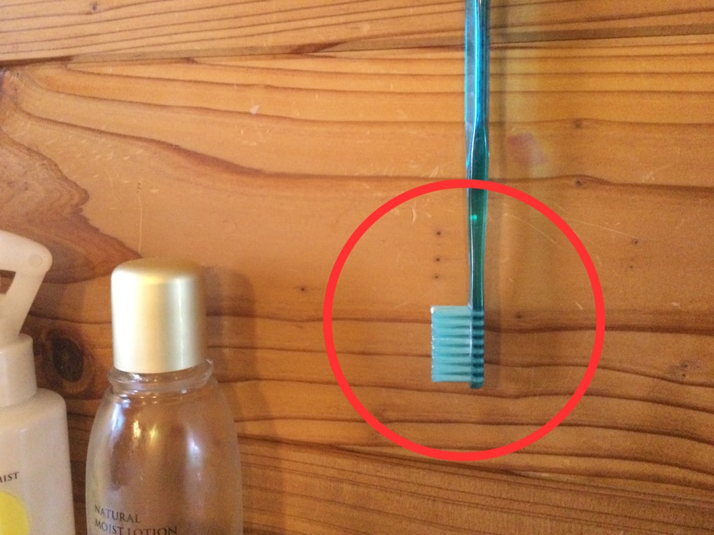 歯ブラシを壁掛け収納する