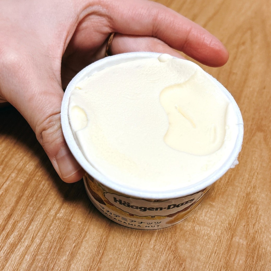 カップを押したときに少し凹むくらいが目安