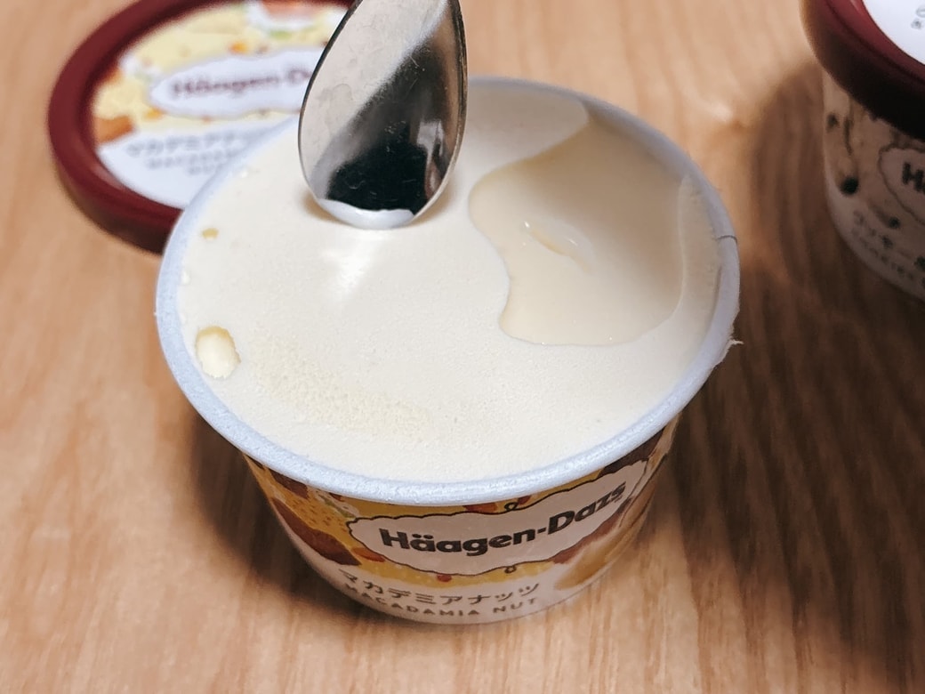 カチカチでスプーンが入らない