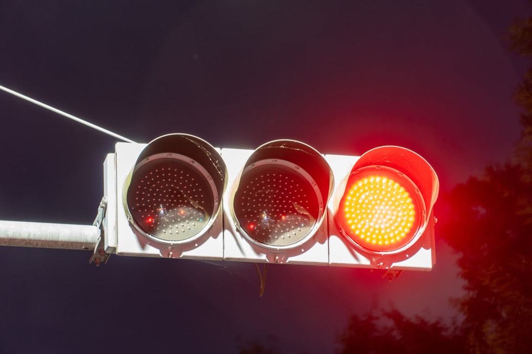 NG②信号待ちの間もハイビームのままにする