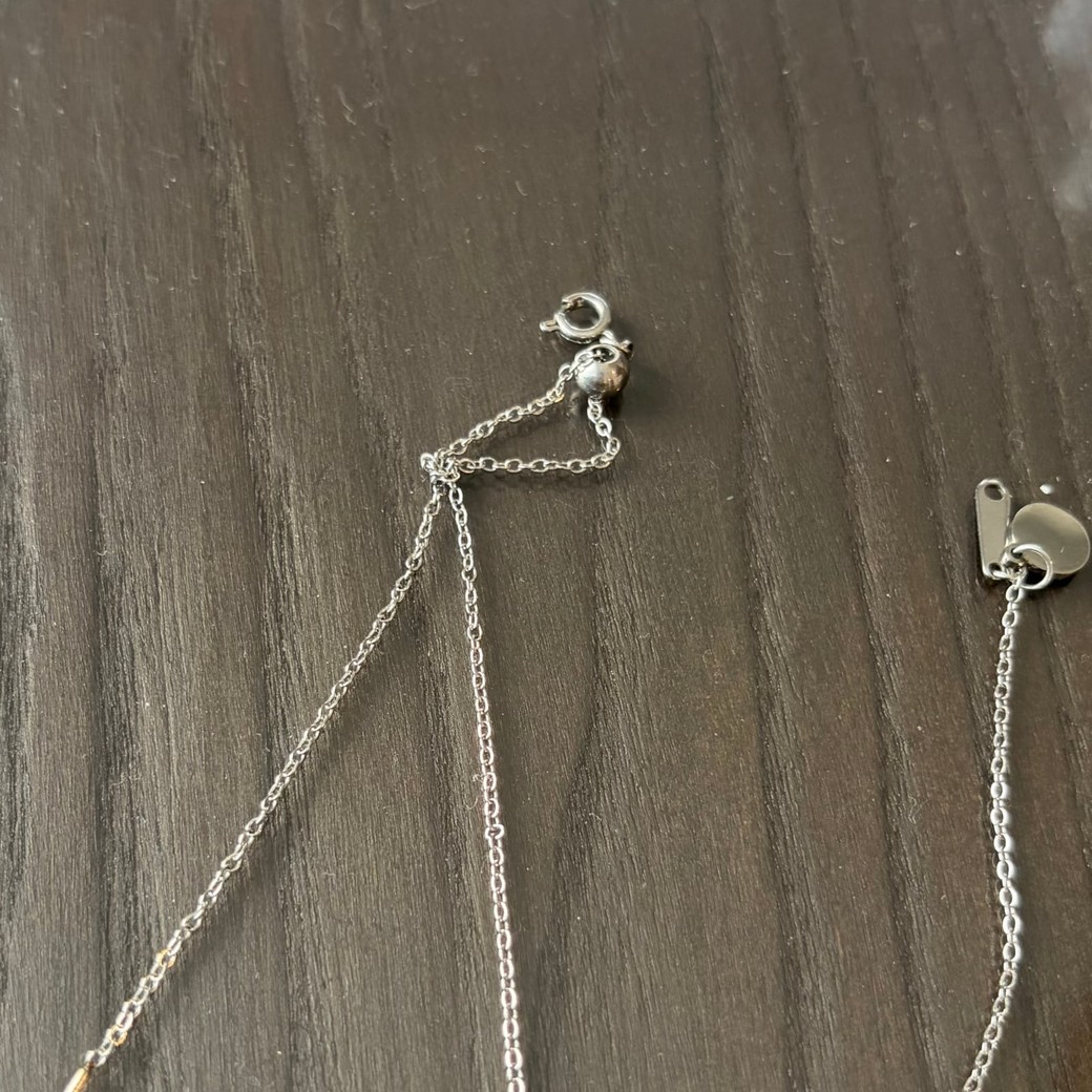 ネックレスが絡まっているところ