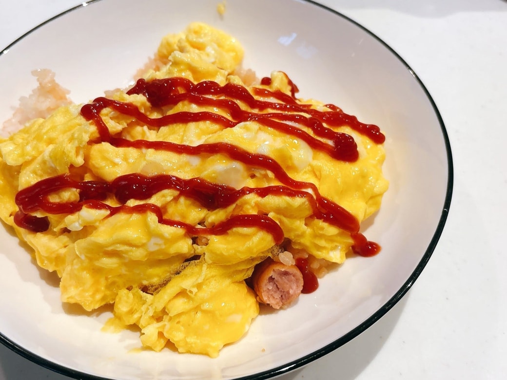 チキンライスにのせてオムライスに