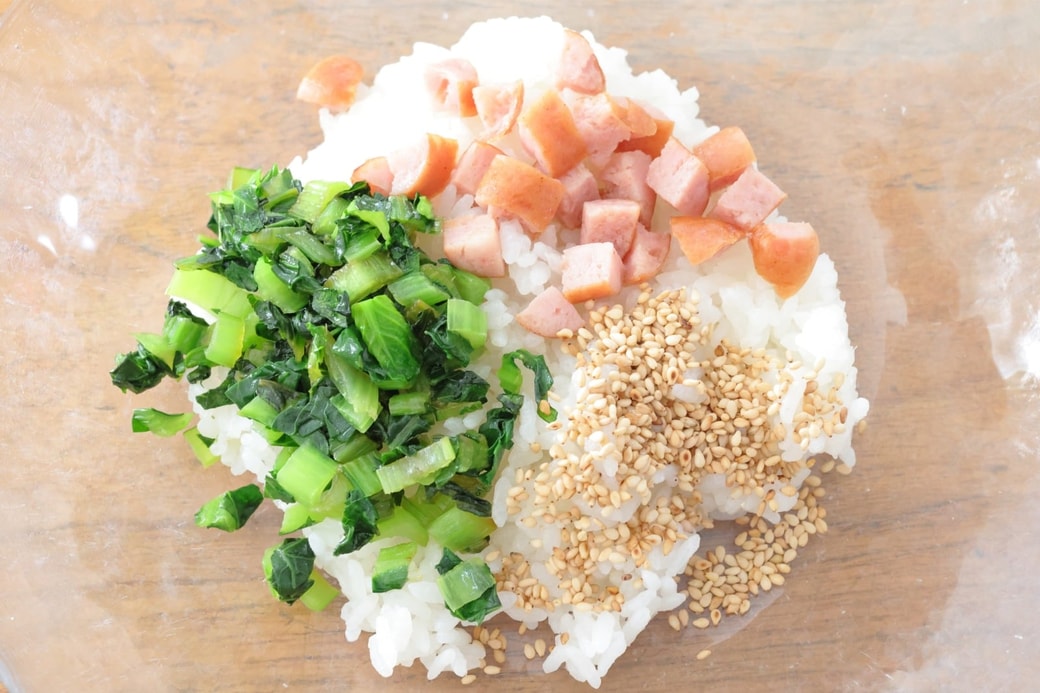 「ウインナーと小松菜のおにぎり」