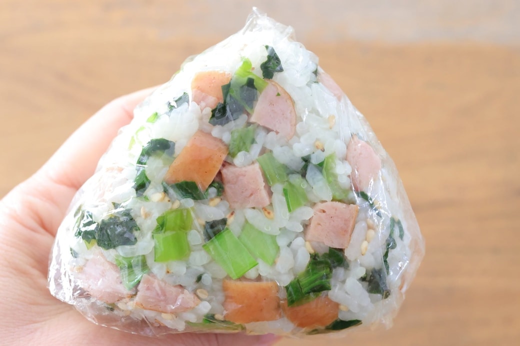 「ウインナーと小松菜のおにぎり」