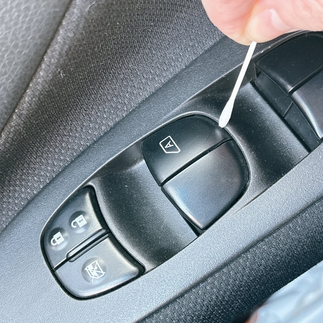 歯ブラシで掃除しづらいところは綿棒で