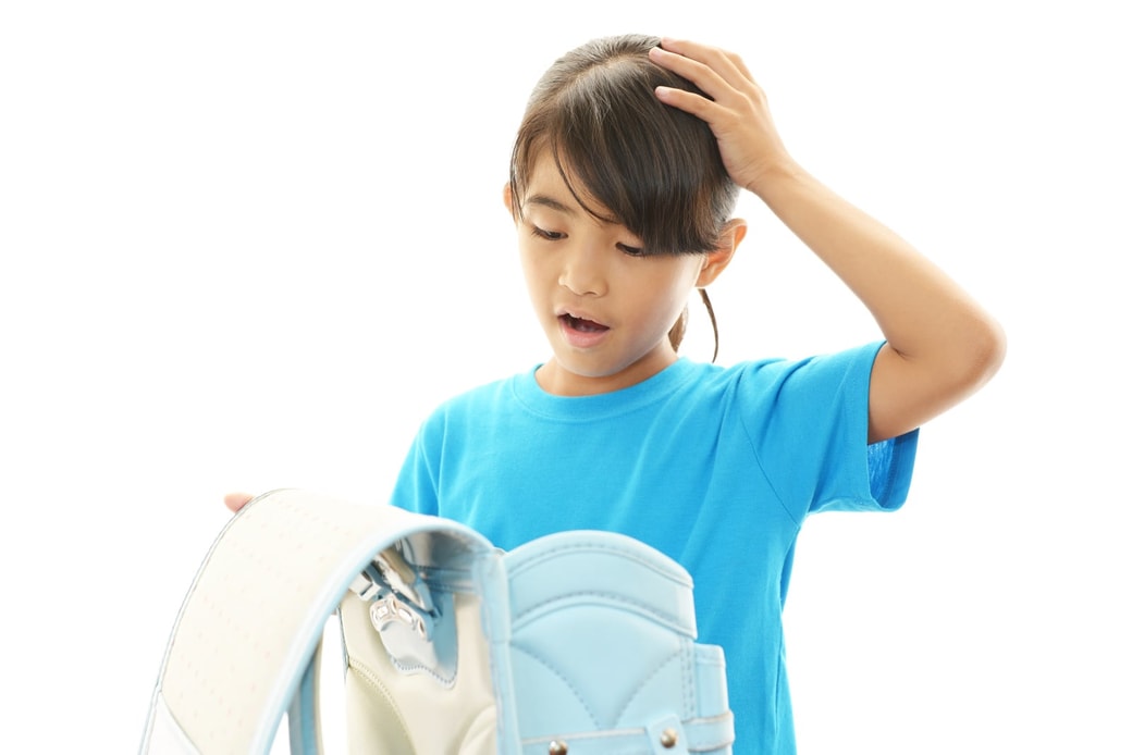 忘れ物をする女の子