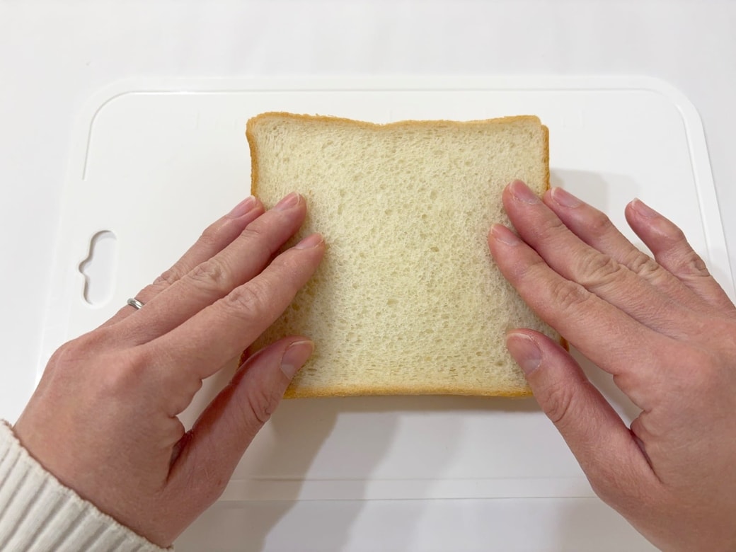 もう1枚の食パンで挟んで完成