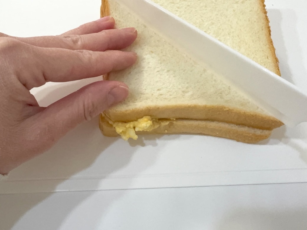 中身がはみ出してしまう卵サンド
