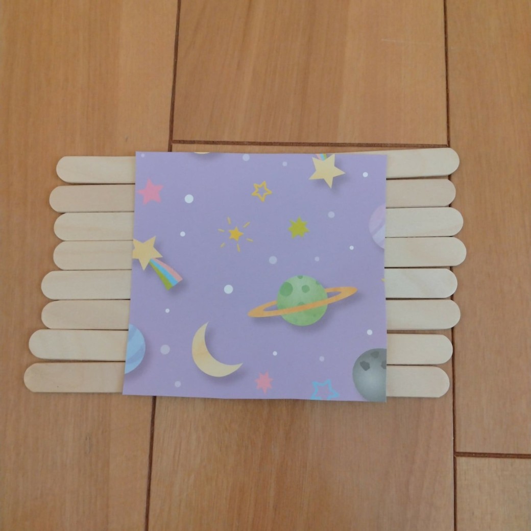 スティックと切り出した絵