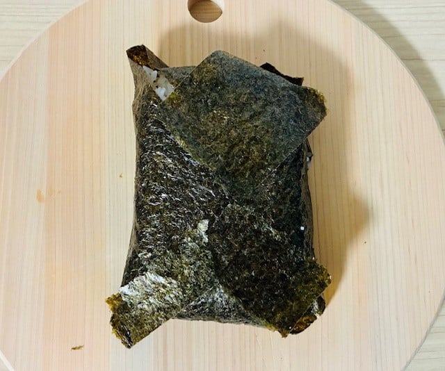 食品保存容器でおにぎらず