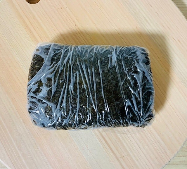 食品保存容器でおにぎらず