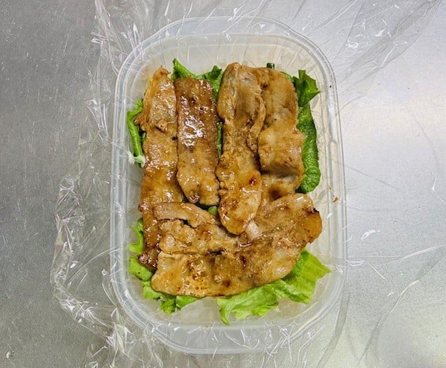 食品保存容器でおにぎらず