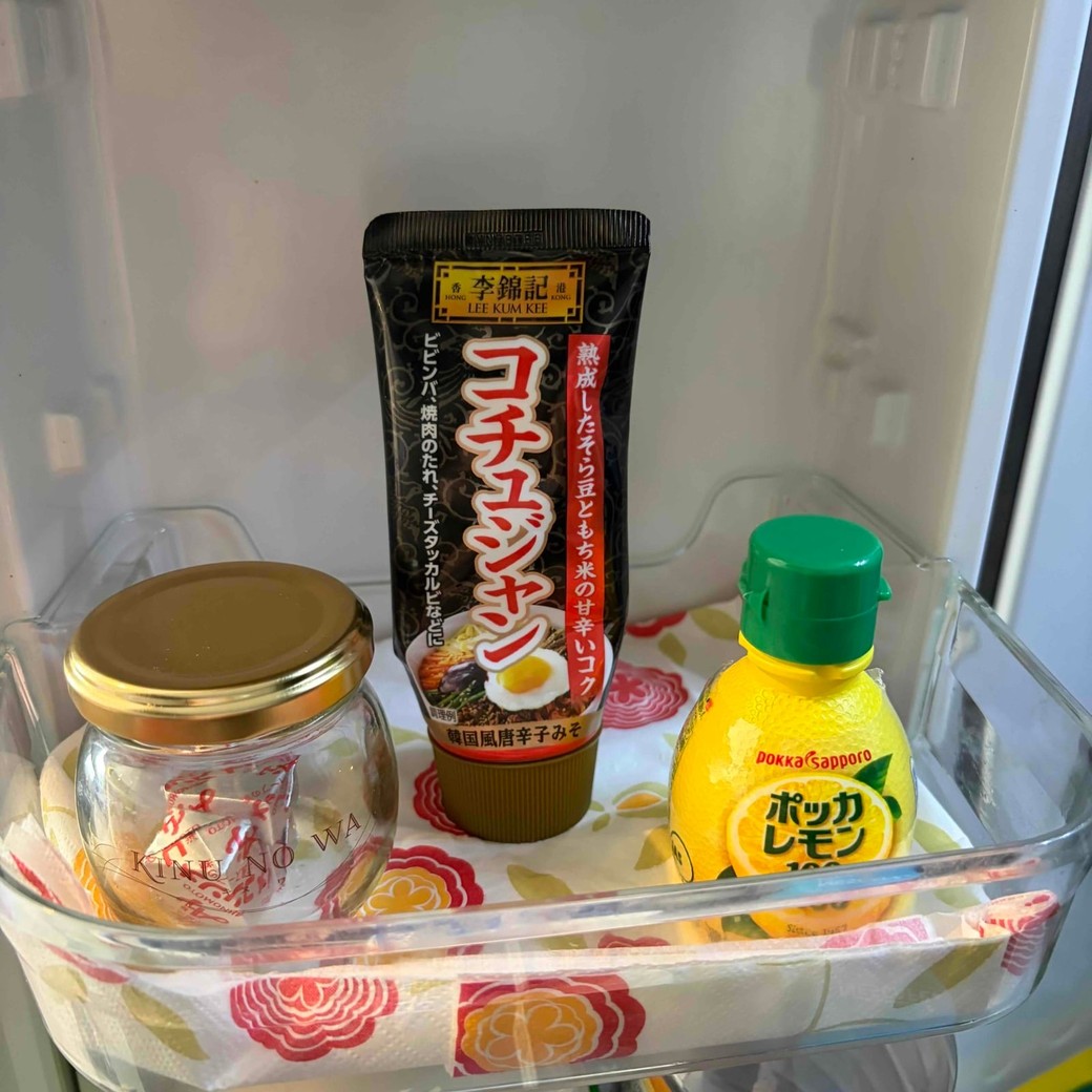 ペーパーナプキンを冷蔵庫内に敷いたところ