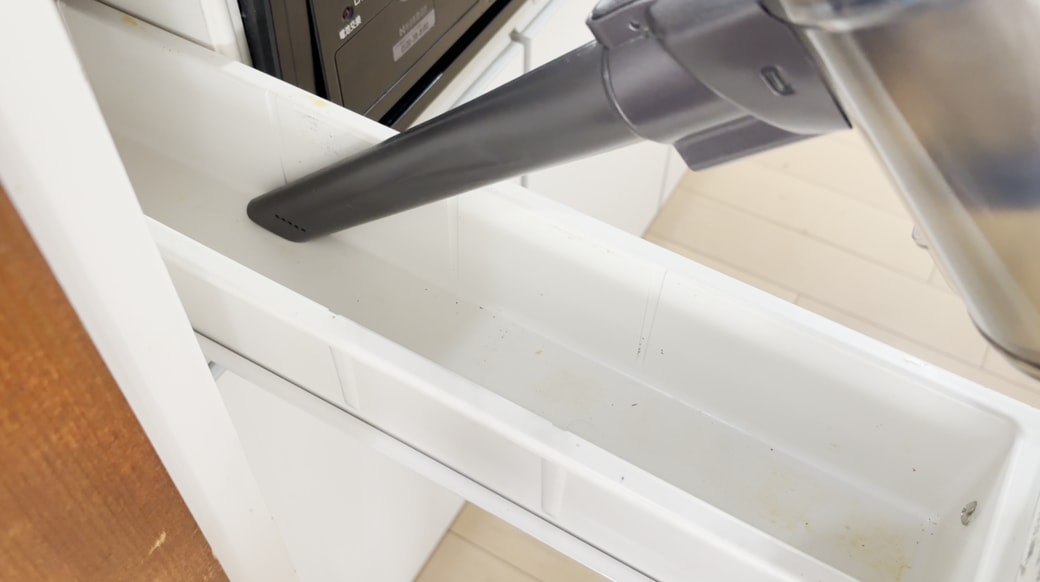 ホコリを吸い取る