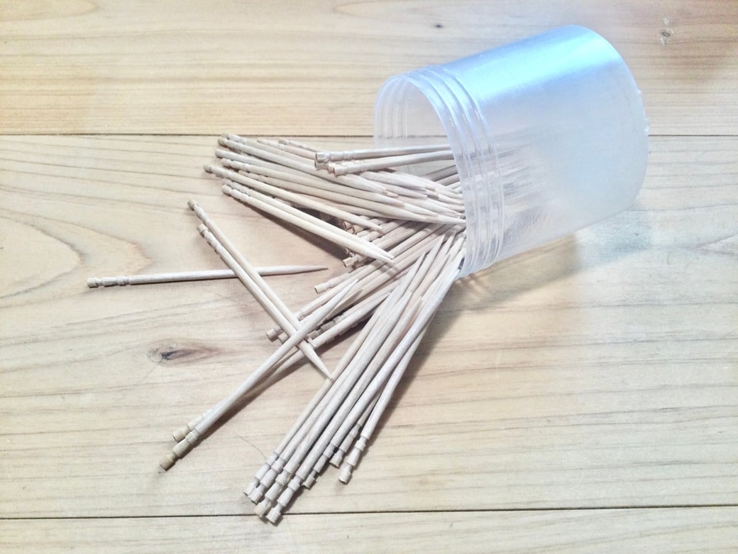 バラバラになったつまようじ