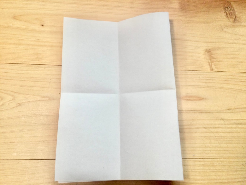 紙を折る