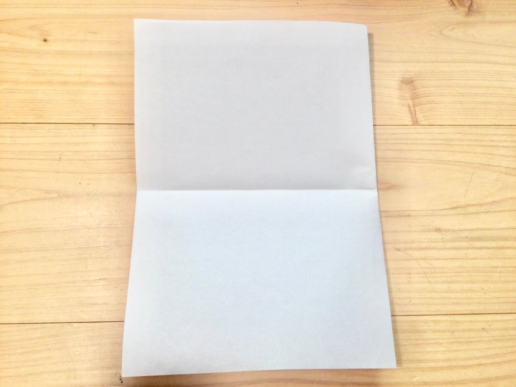 紙を折る