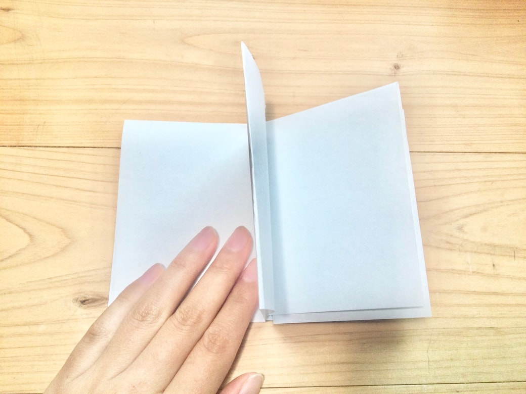 紙を折る