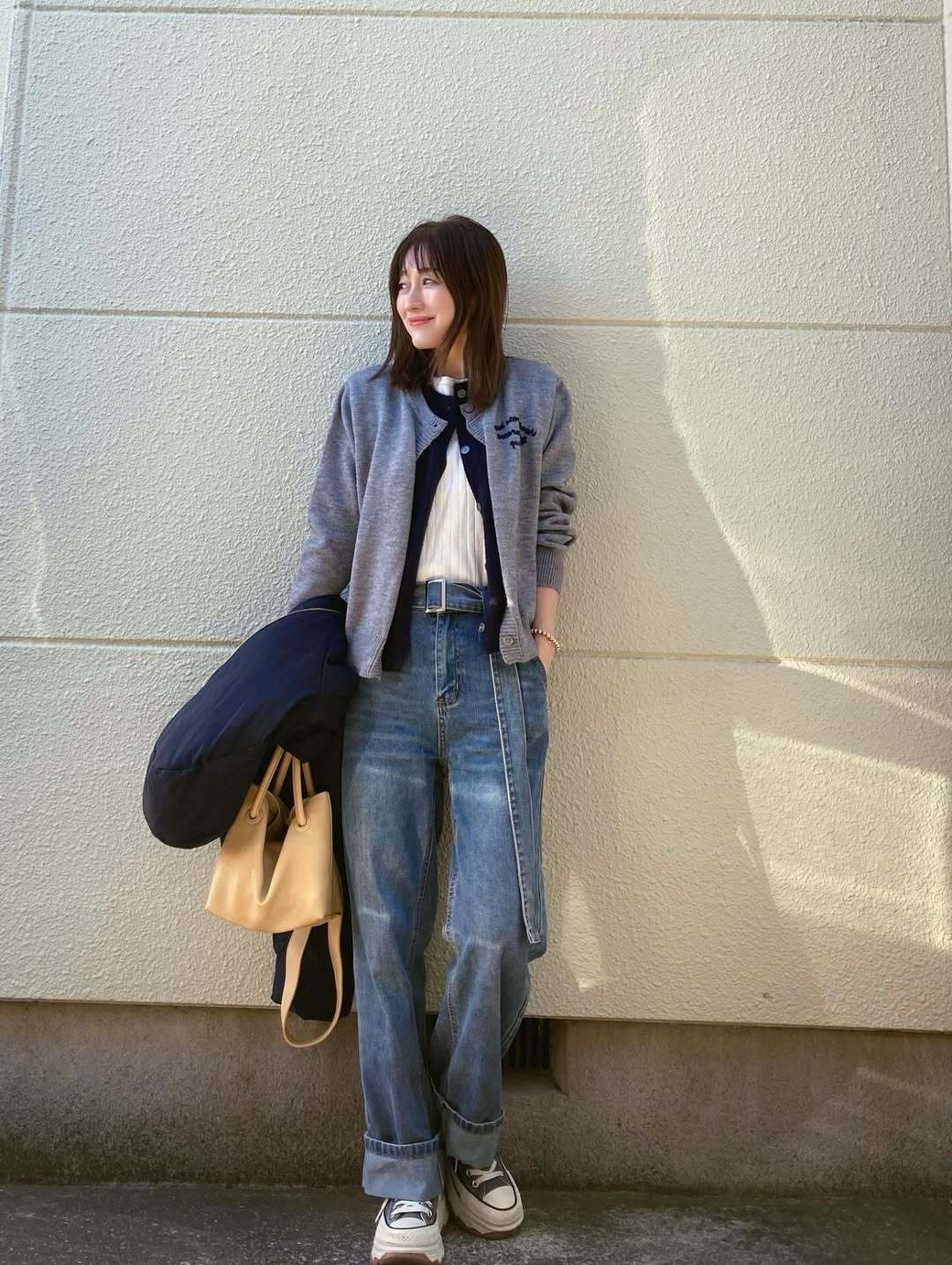 カーディガンの2枚使いでテクありレイヤードスタイルに。