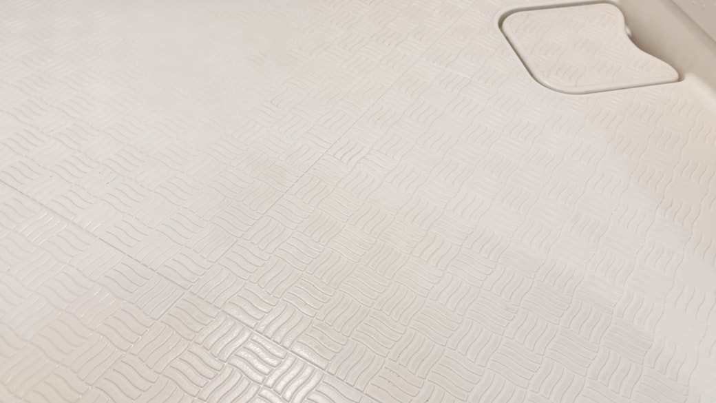 掃除後のお風呂の床