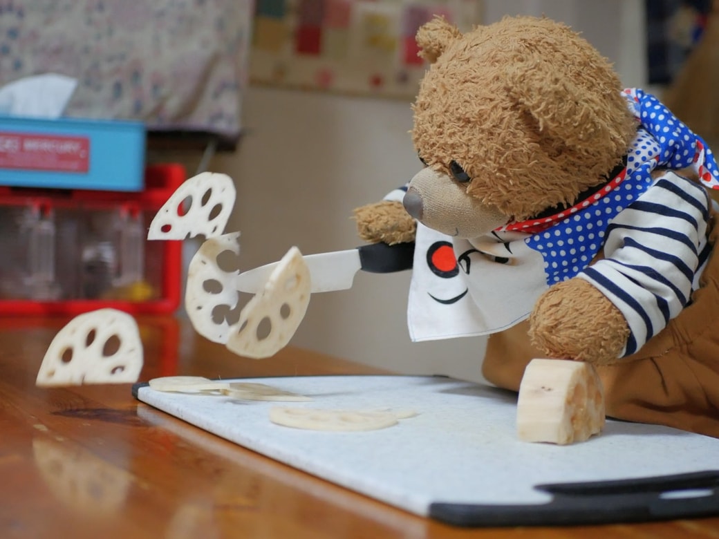 レンコンを切る