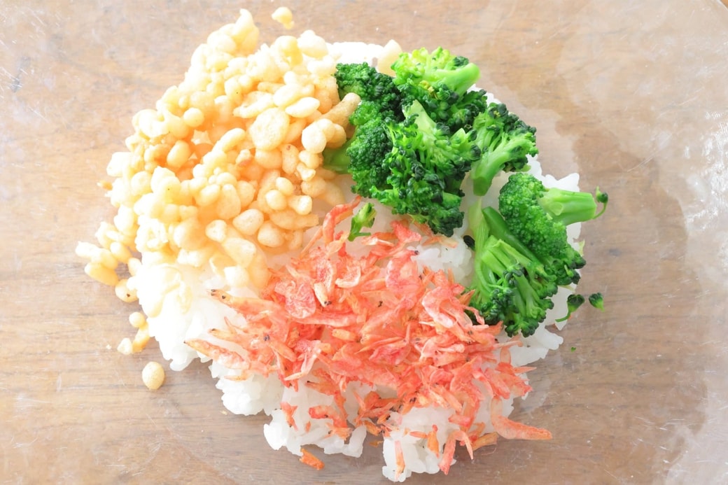 「ブロッコリーと桜えびの天かすおにぎり」