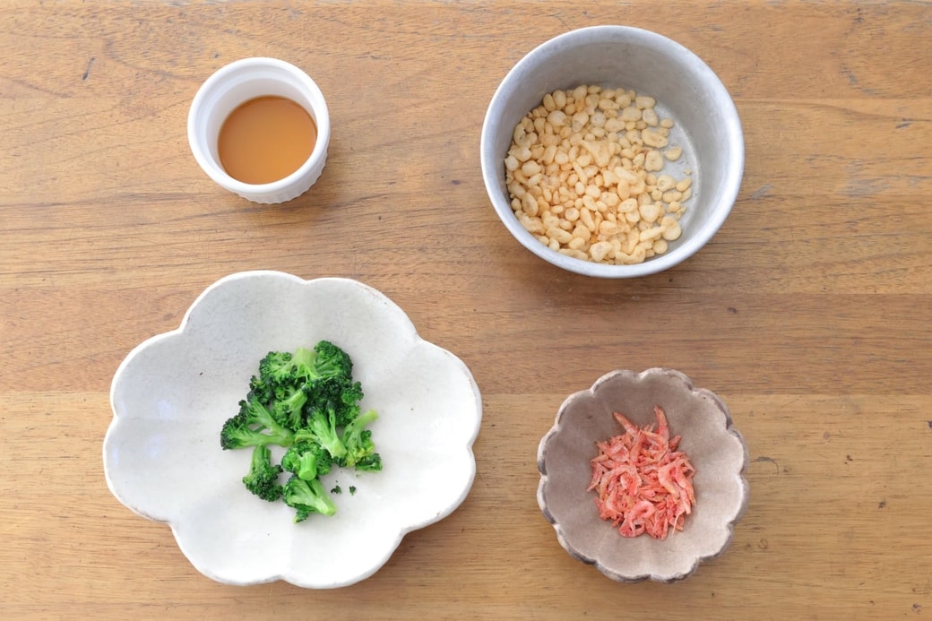 「ブロッコリーと桜えびの天かすおにぎり」