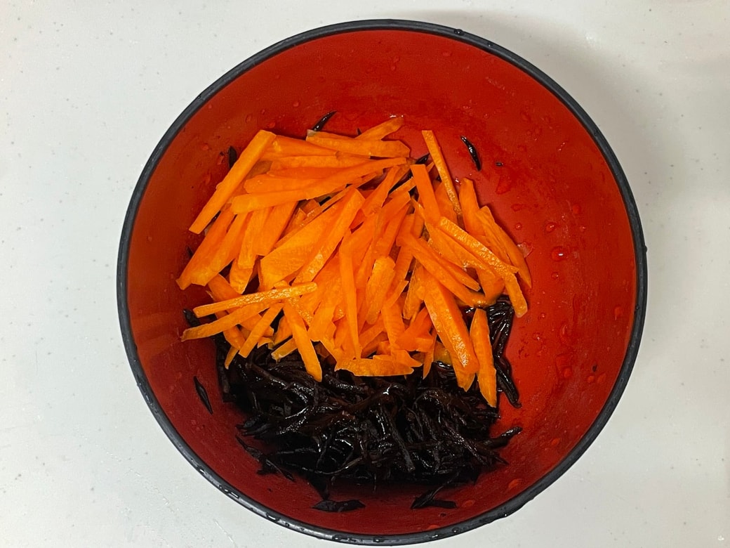 ひじきと豆腐の和え物