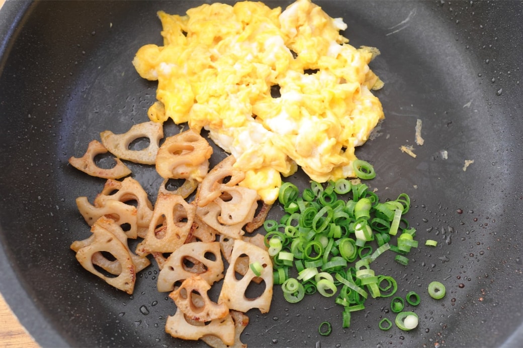 「レンコンと卵のおにぎり」