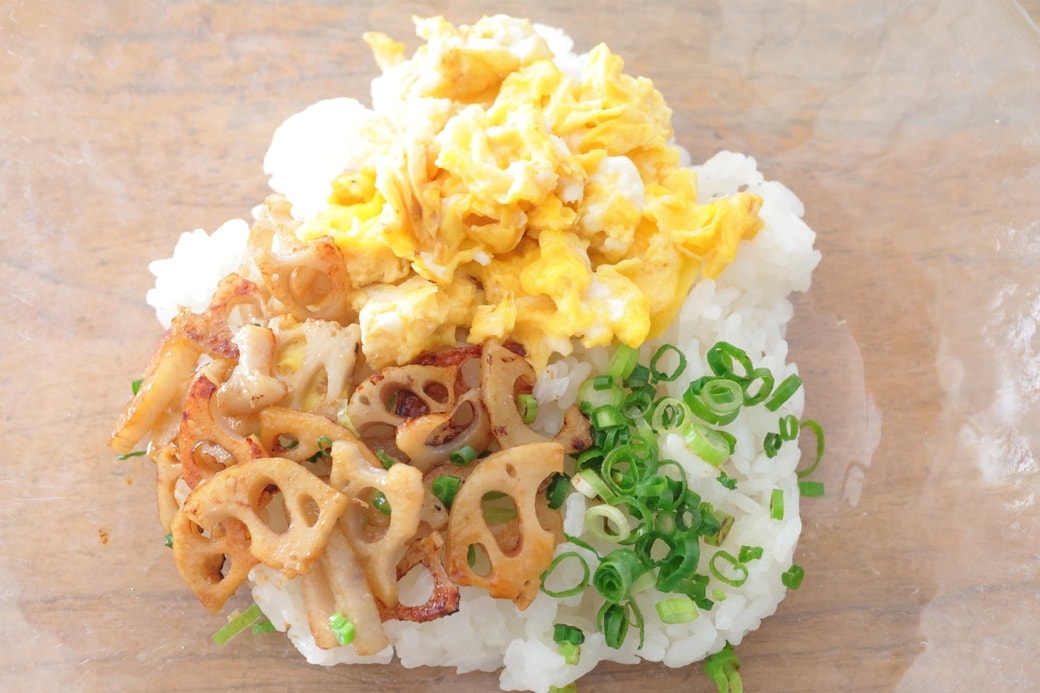 「レンコンと卵のおにぎり」