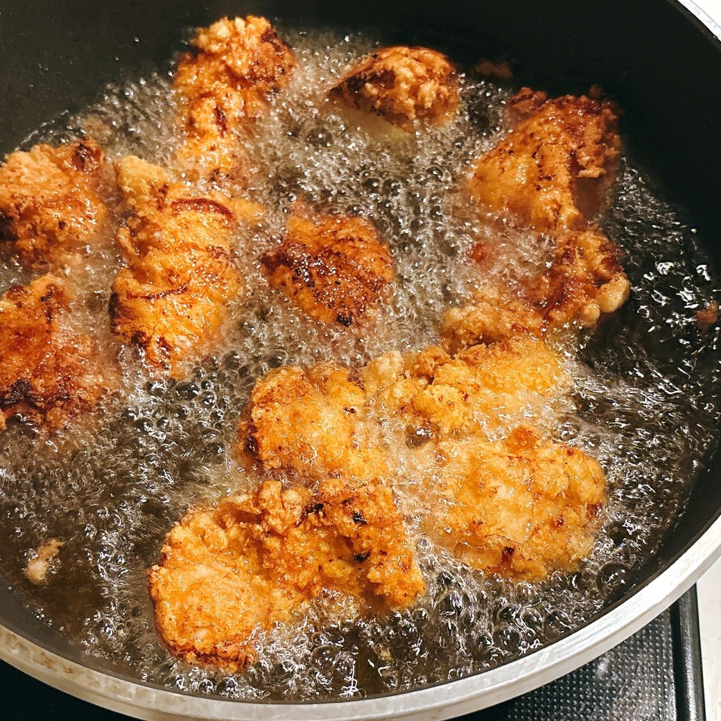 いい色に揚がった唐揚げ