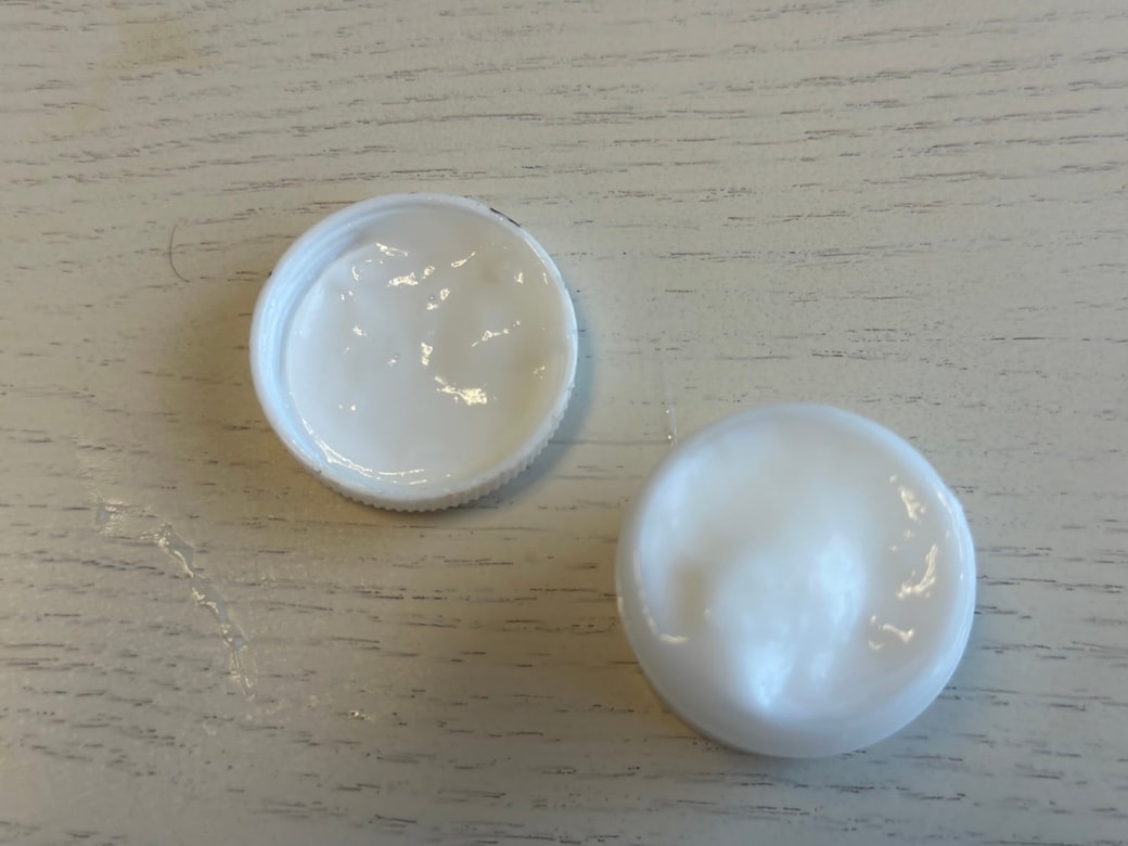 容器に入れたクリーム