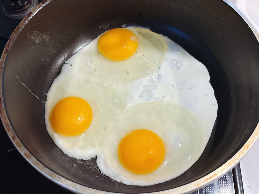 目玉焼きを作る