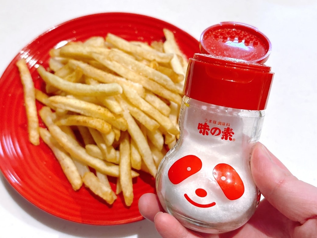 フライドポテトに「味の素」をかける