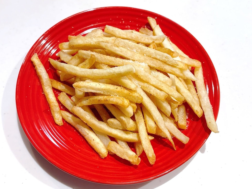 味の素をかけたフライドポテト